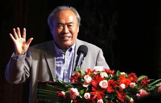 男的舔女的下面视频